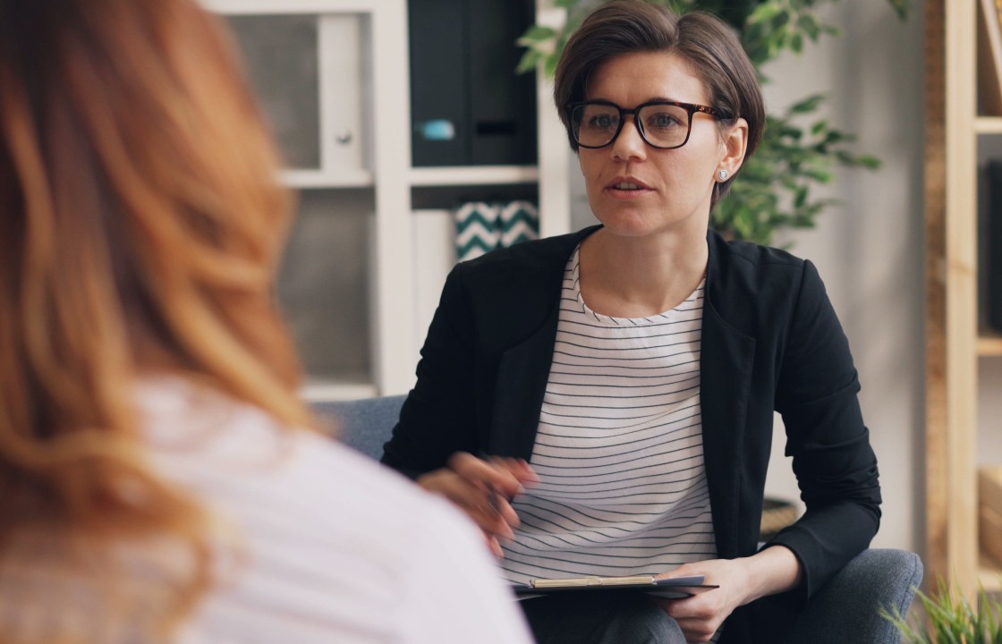 two ladies chatting something through in an office environment